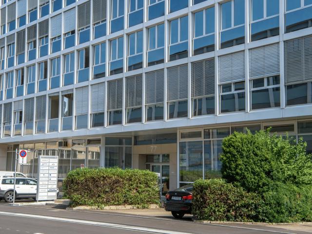 Büro mieten in Einigen, Zürich