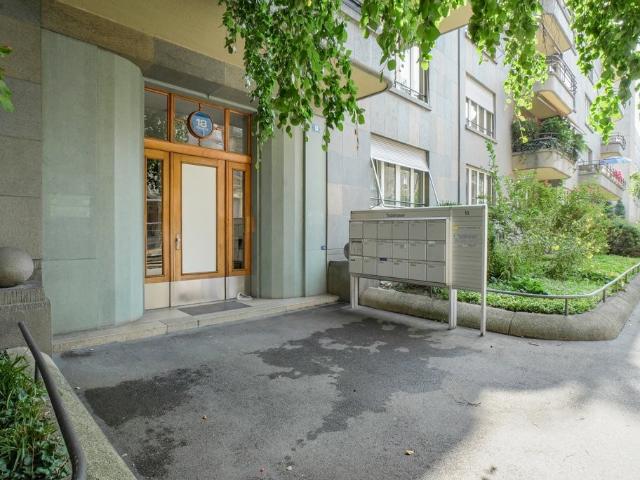 Büro mieten in Einigen, Zürich