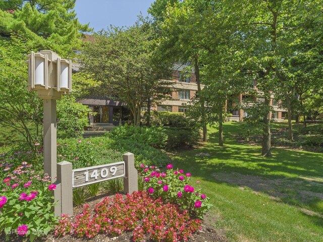 Condo for sale in Hinsdale