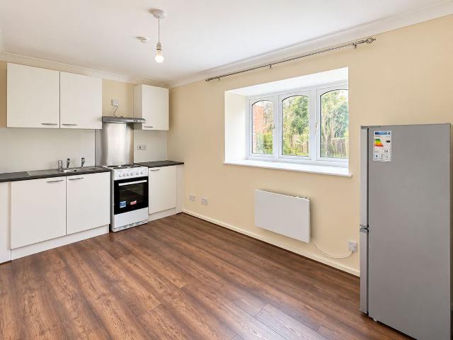 Apartment for rent in Broadfields, Greater London