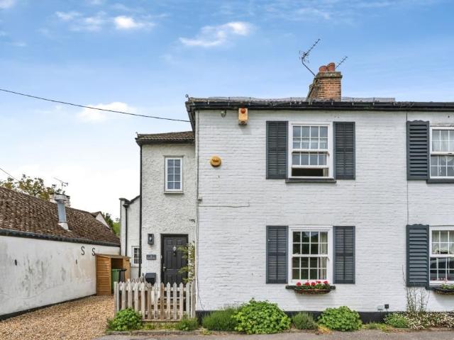 House for rent in Heol-las, Surrey