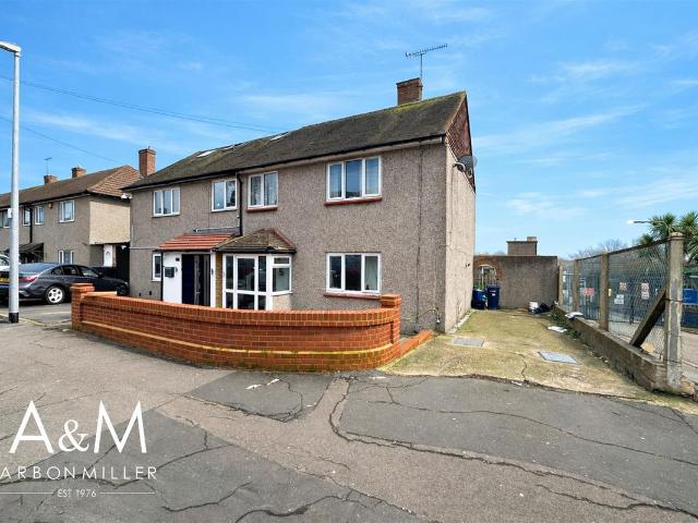 House for rent in London Borough of Redbridge, Greater London
