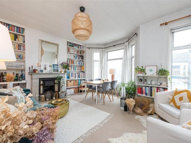 Apartment for rent in Brondesbury, Greater London