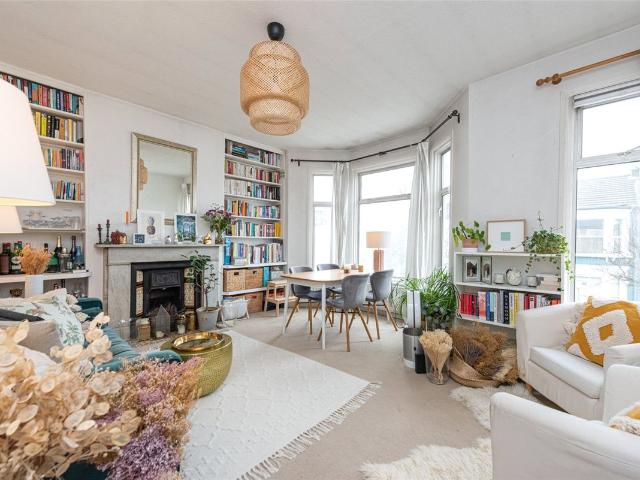 Apartment for rent in Brondesbury, Greater London