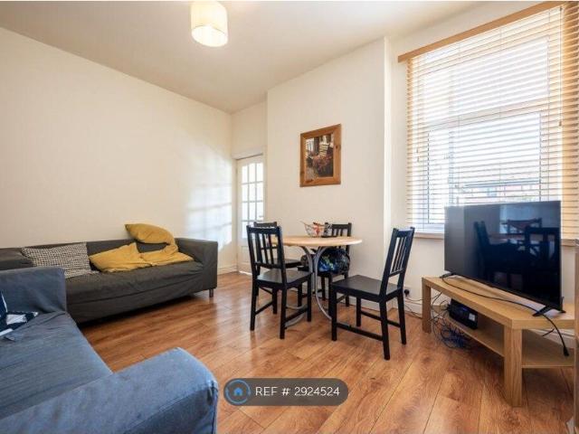 Room for rent in Roby Mill, Lancashire