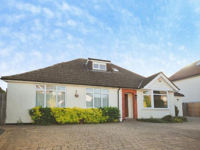 House for rent in How Wood, St Albans
