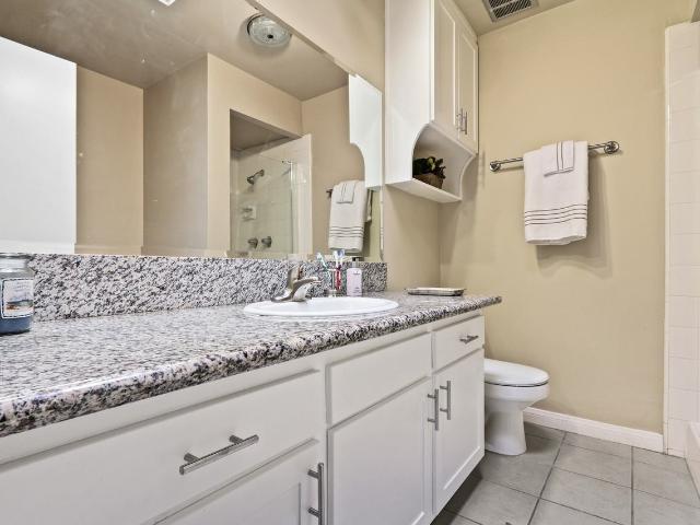 Apartment for rent in Canoga Park, California