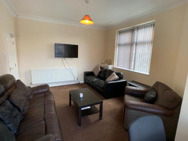 Room for rent in High Field, York