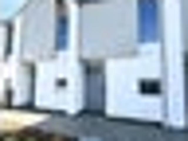 Townhouse for rent in Chaslands, Canterbury