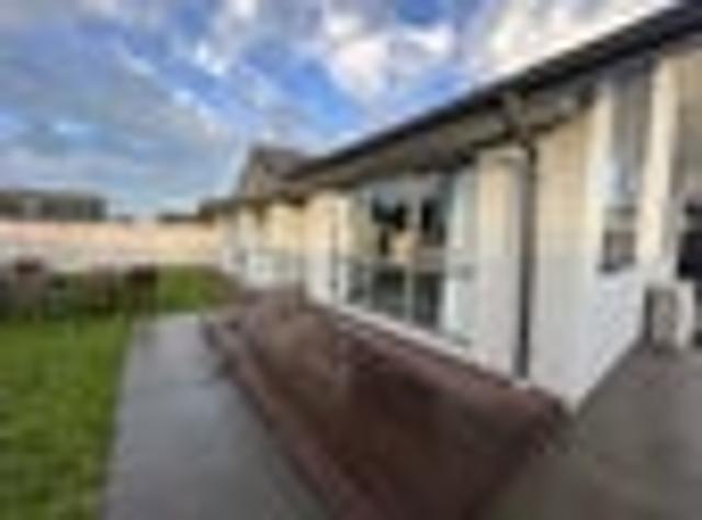 House for rent in Chaslands, Canterbury