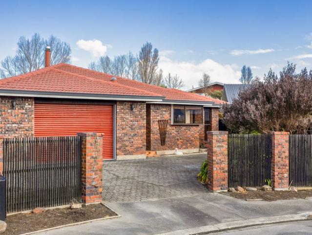 House for rent in Chaslands, Canterbury