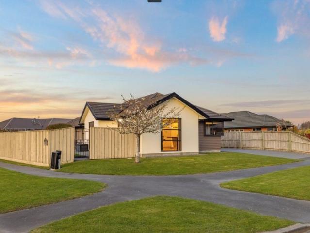 House for rent in Chaslands, Canterbury