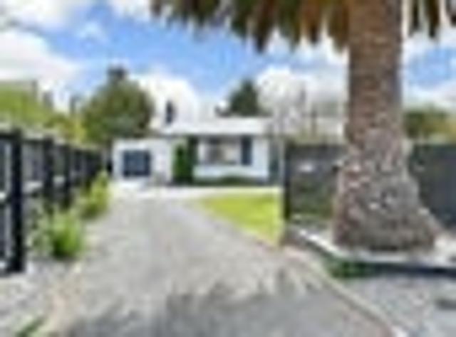 House for sale in Chaslands, Canterbury