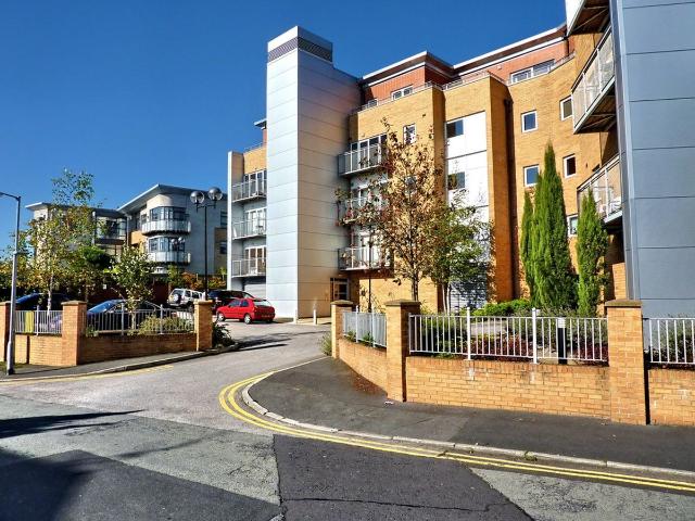 Apartment for rent in Whitefield, Bury