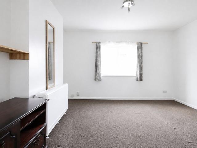 Studio for rent in Spring Park, Luton