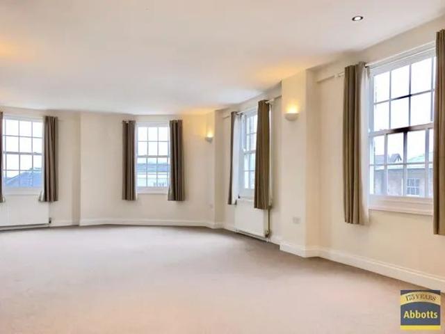 Apartment for rent in Howard Estate, West Suffolk