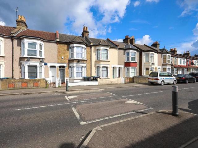 Apartment for rent in Edmonton, Greater London