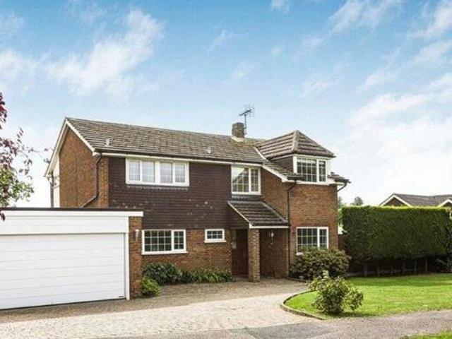 House for sale in Hatching Green, Five Acres