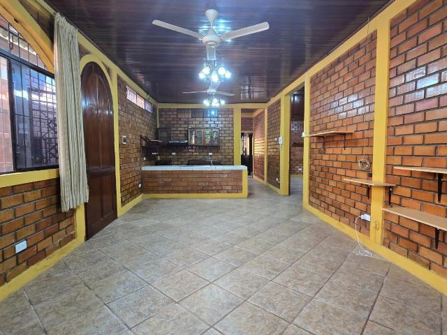 Casa alquiler en Uca