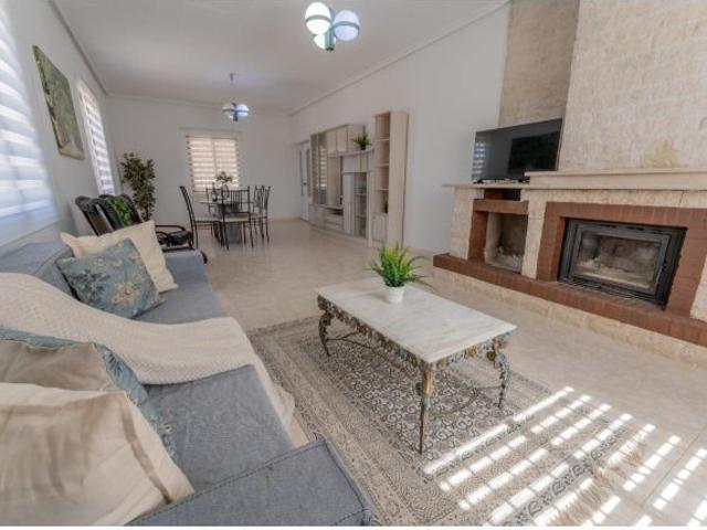 Casa en venta en el Vinalopó Mitjà / El Vinalopó Medio, Valencia