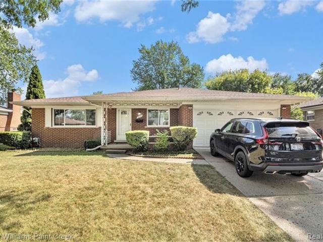 House for sale in Center Line