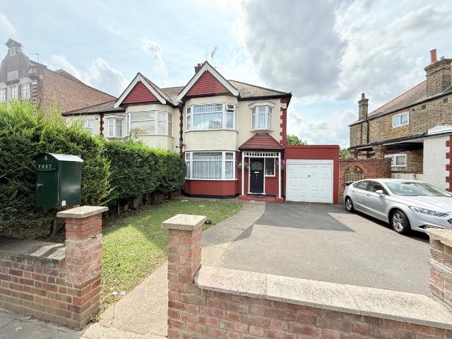 Apartment for rent in Edmonton, Greater London