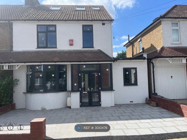 Studio for rent in Broxbourne, Hertfordshire