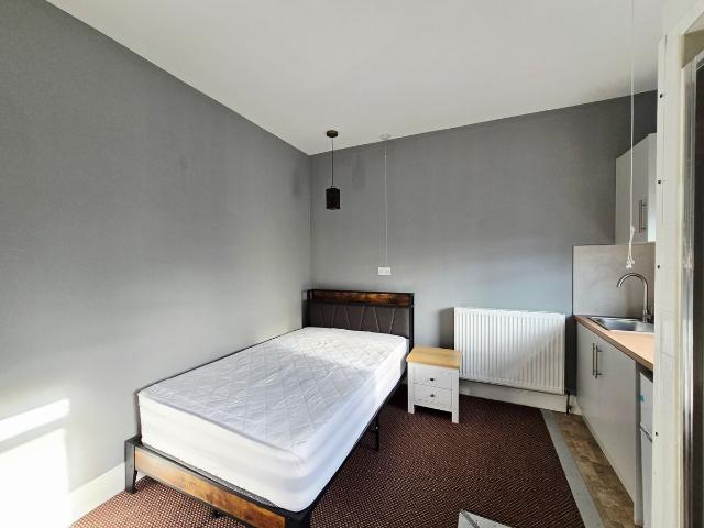 Studio for rent in Bushey, Hertsmere
