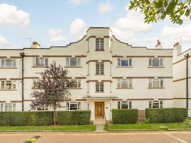 Apartment for rent in London Borough of Merton, Raynes Park