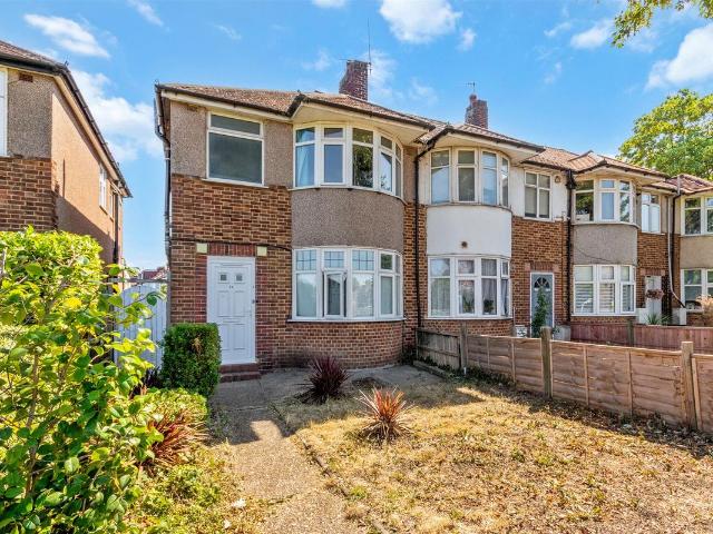 Apartment for rent in London Borough of Merton, Raynes Park