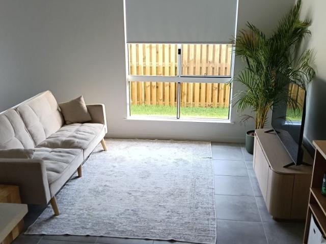 Room for rent in Bushland Beach, Townsville City