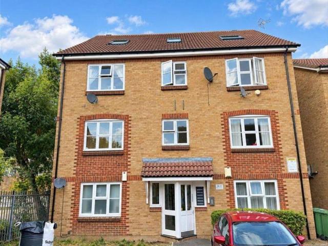 Apartment for rent in Lynton Estate, Greater London