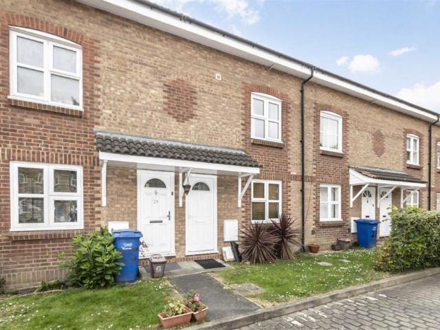Apartment for rent in Lynton Estate, Greater London