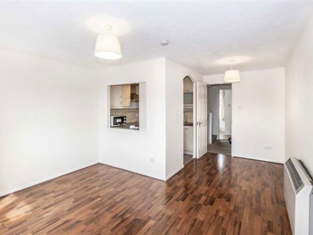 Apartment for rent in Lynton Estate, Greater London