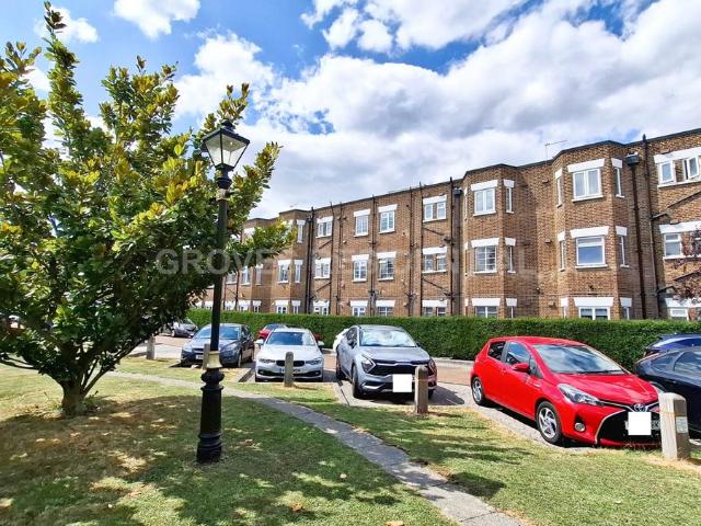 Apartment for rent in London Borough of Merton, Raynes Park