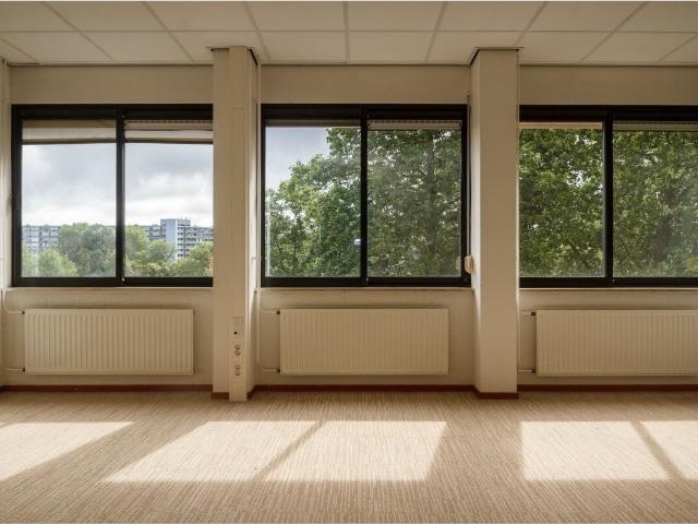 Bedrijfspand te huur in Driemanspolder, Zoetermeer