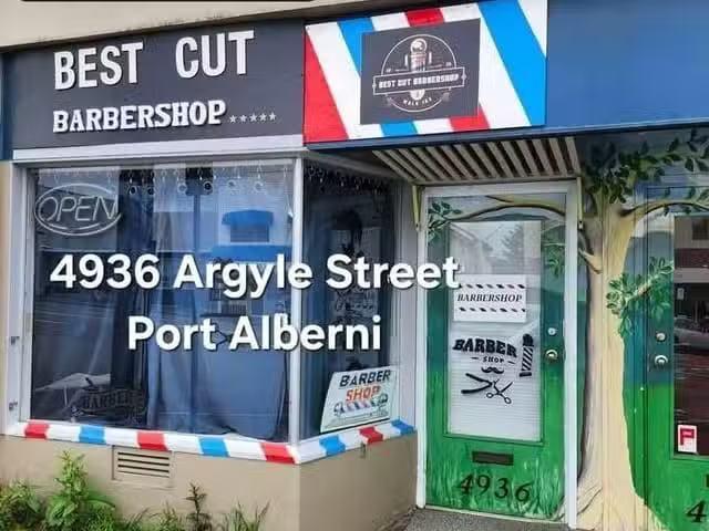 House for sale in Clayoquot, British Columbia