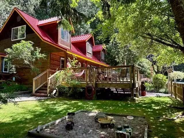 House for sale in Roberts Creek, British Columbia