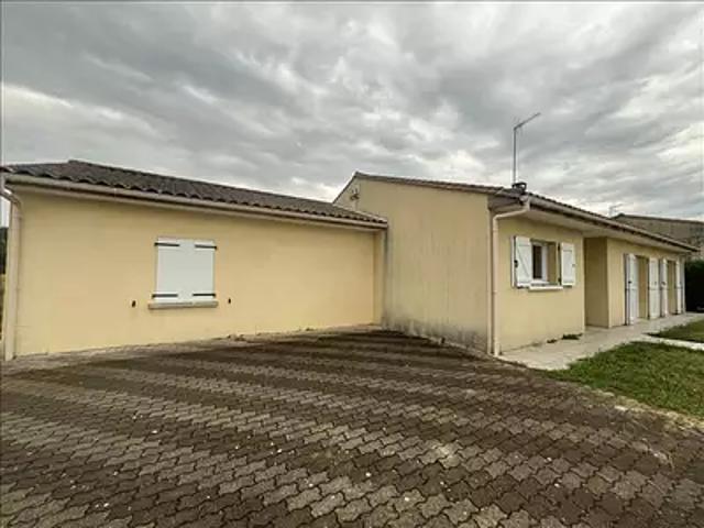 Maison location à Chez Robert, Bussac-Forêt