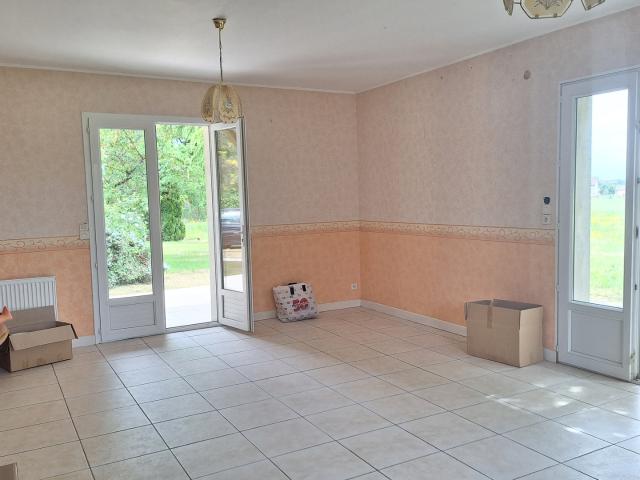 Maison vente à Nontron, Bussière-badil