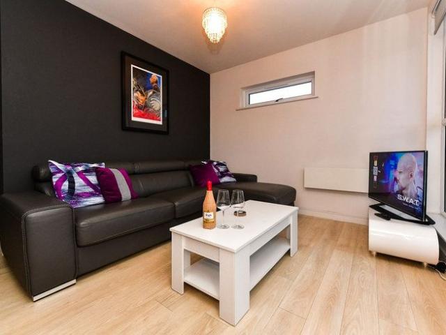 Apartment for rent in Cardiff Bay, Falcon Lodge