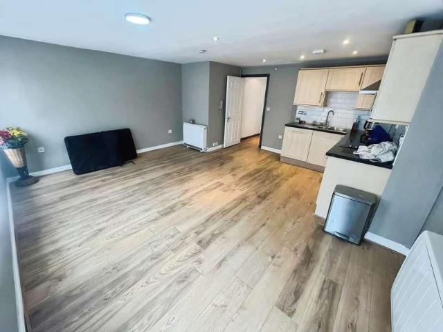 Apartment for rent in Cardiff Bay, Falcon Lodge