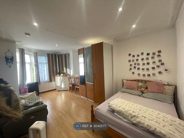 Studio for rent in London Borough of Harrow, Greater London
