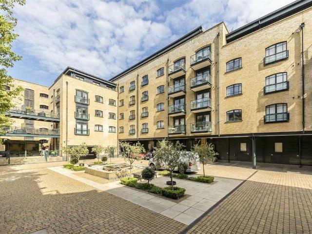 Apartment for rent in Bermondsey Village, Greater London