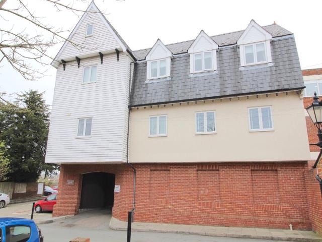 Apartment for rent in Ivy Chimneys, Epping Forest