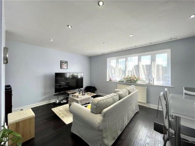 House for rent in Lower Halliford, Surrey