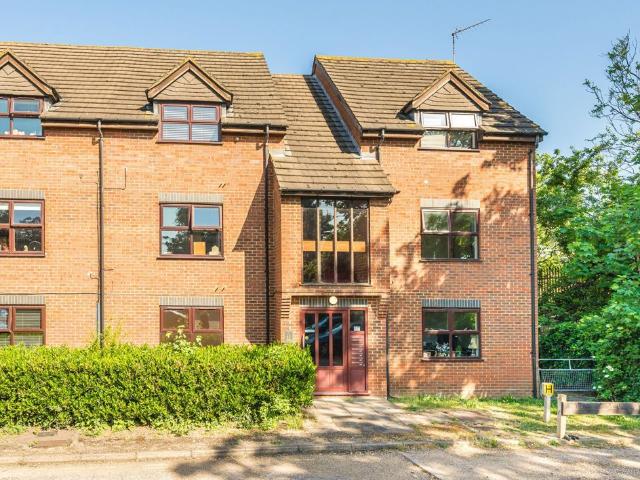 Apartment for rent in St Margarets, Greater London