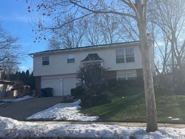 House for sale in Mchenry, Illinois