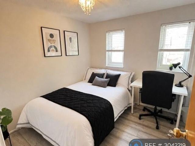 House for rent in South Beckton, Greater London