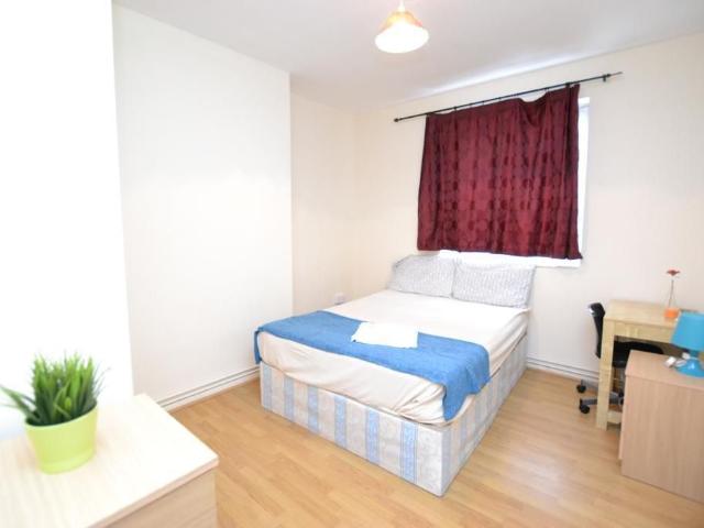 House for rent in Loxford, Greater London